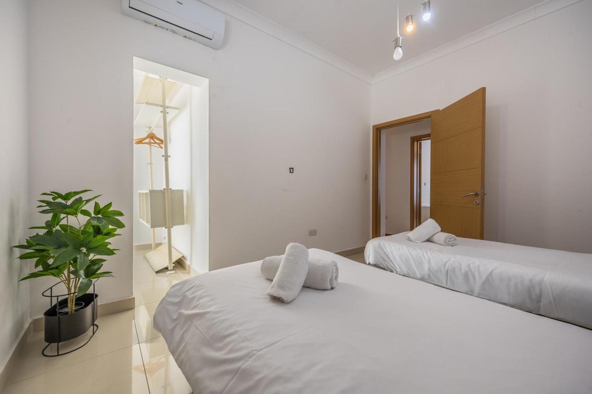 Hard To Come By - Modern & Huge House In Sliema Exterior photo