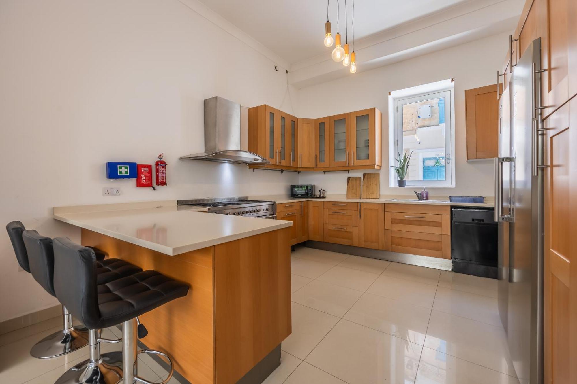 Hard To Come By - Modern & Huge House In Sliema Exterior photo