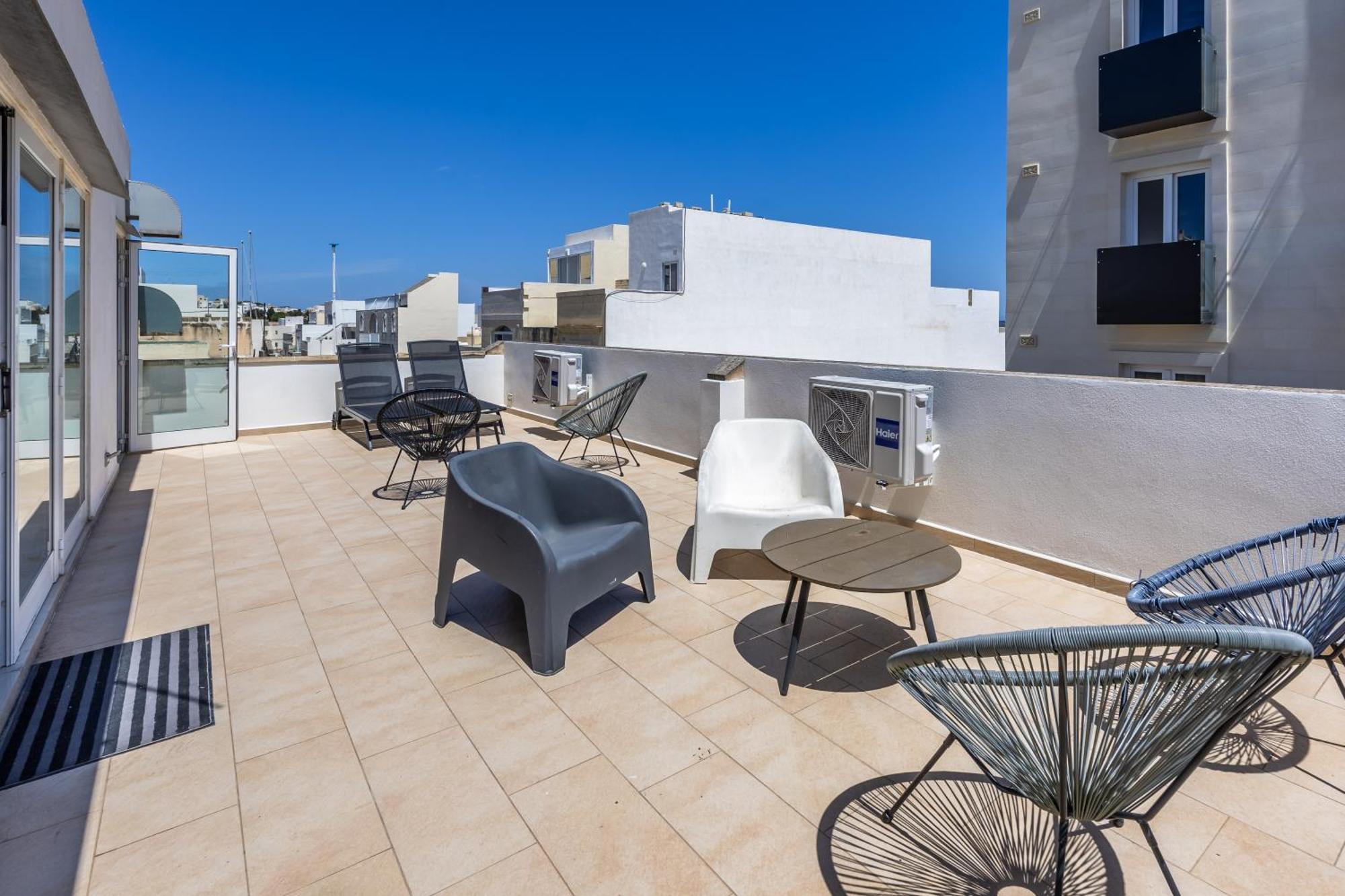 Hard To Come By - Modern & Huge House In Sliema Exterior photo